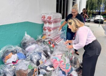 Comissão de Assistência Social da Aleam entrega doações a famílias atingidas por incêndio no São Jorge