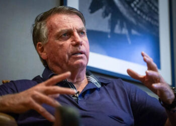 Moraes autoriza visita de cabeleireiro a Bolsonaro durante prisão domiciliar em Brasília