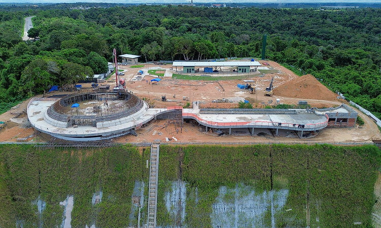 Oca Niemeyer avança com aplicação de 202 metros cúbicos de concreto na cúpula