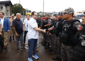 “Seguimos na valorização das forças de segurança e temos a convicção de que os resultados vão chegar”, disse Roberto Cidade no lançamento da segunda fase da Operação Segurança PresenteMais de 420 profissionais de segurança pública atuarão no reforço das ações ostensivas e preventivas no interior