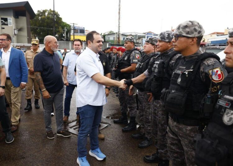 “Seguimos na valorização das forças de segurança e temos a convicção de que os resultados vão chegar”, disse Roberto Cidade no lançamento da segunda fase da Operação Segurança PresenteMais de 420 profissionais de segurança pública atuarão no reforço das ações ostensivas e preventivas no interior