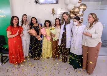 Com a presença da primeira-dama Thaisa Cidade, pacientes celebram vitória contra a leucemia no Hospital do Sangue