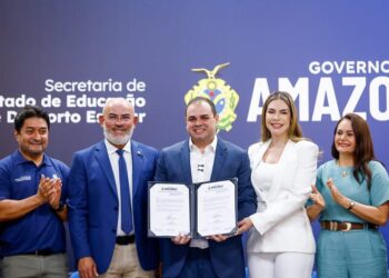 Governador Roberto Cidade anuncia investimentos em infraestrutura e distribuição de fardamentos e kits para alunos da rede pública de ensino