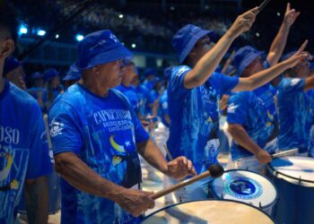 Festival de Parintins 2026: Torcida lota arquibancadas e embala último ensaio técnico do Caprichoso no Bumbódromo
