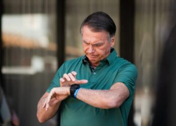 Defesa de Bolsonaro cita Collor e idoso golpista para pedir domiciliar