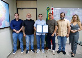 Governador Roberto Cidade assina ordem de serviço do Asfalta Amazonas para obras de pavimentação em Itapiranga e São Sebastião do Uatumã