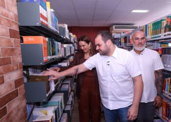 Governador Roberto Cidade inaugura biblioteca do Centro de Estudos Superiores da UEA em Itacoatiara