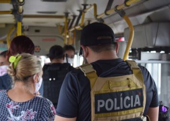 Polícia prende trio suspeito de praticar ao menos 20 assaltos a ônibus em Manaus