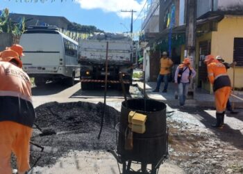 Seminf fortalece mobilidade no bairro Tancredo Neves com recuperação asfáltica de importantes vias