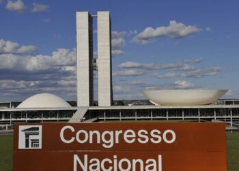 Congresso entra em recesso sem votar PEC 6×1 e PL da Misoginia