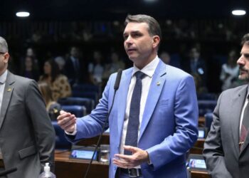 Caiado diz que candidatura de Flávio Bolsonaro está ‘afundando’