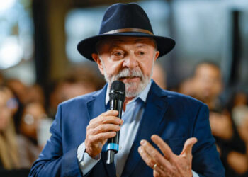 Quaest: Lula amplia vantagem sobre Flávio Bolsonaro e lidera todos os cenários de 1º e 2º turno para 2026