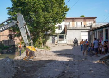 Prefeitura de Manaus inicia dragagem de igarapé no bairro Nossa Senhora de Fátima para reduzir alagamentos históricos