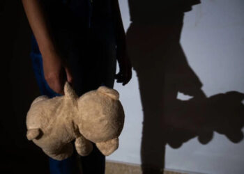 Mãe é suspeita de tentar matar filha de 4 anos em “ritual espiritual”