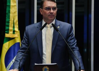 Moraes marca depoimento de Flávio por suposta calúnia contra Lula
