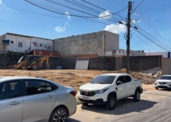 Implurb embarga demolição irregular no Parque 10 e reforça exigência de licença em Manaus