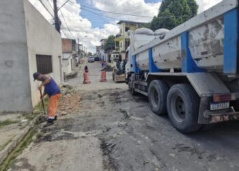 Seminf realiza manutenção asfáltica em rua do bairro Gilberto Mestrinho