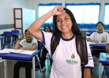 Greve dos ônibus não afeta funcionamento das escolas municipais de Manaus, diz Semed