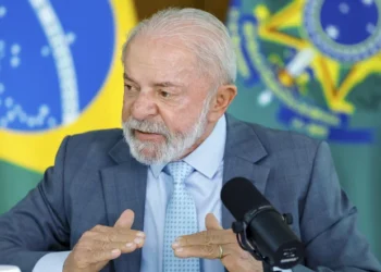Lula critica ex-ministros da Saúde e comete gafe durante cerimônia