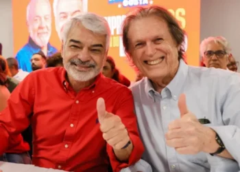 Luciano Bivar participa de convenção do PT em Pernambuco e integra chapa ao Senado