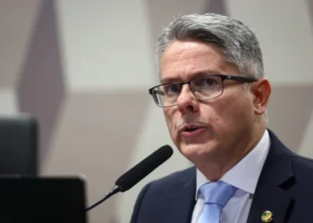 PGR encaminha caso envolvendo senador Alessandro Vieira para análise da Justiça Eleitoral