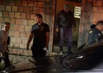 Venezuelano é executado enquanto trocava chip de celular dentro de casa em Manaus