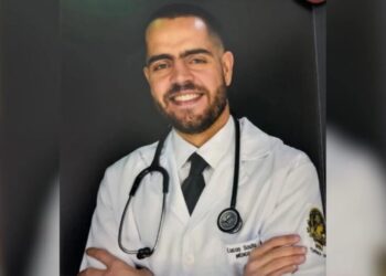 Médico de 35 anos é encontrado morto na rua com hematomas no rosto