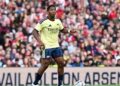 Arsenal leva golaço, perde para o Real Betis e brasileiro é vaiado