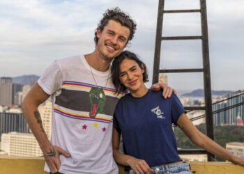 Shawn Mendes e Bruna Marquezine posam juntos pela 1ª vez em novo clique
