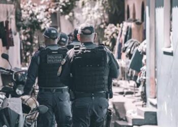 Homem é preso por sequestrar e torturar jovem em “tribunal do crime” no AM