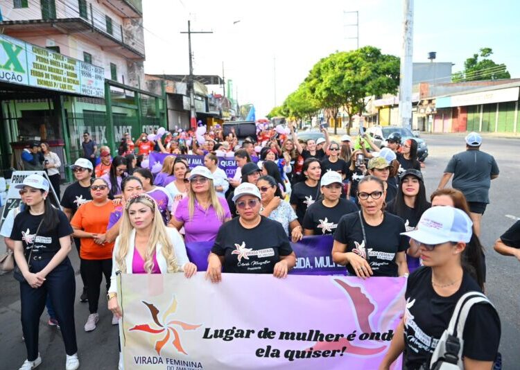 Mais de 500 mulheres ocupam ruas da Zona Leste de Manaus em caminhada contra violência e feminicídio