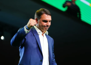 TSE determina que filiação de Flávio ao PL seja restabelecida