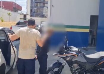 Homem é preso por manter adolescente em cárcere para pagar dívida com sexo em Manaus